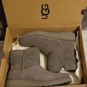 UGG BOOTS